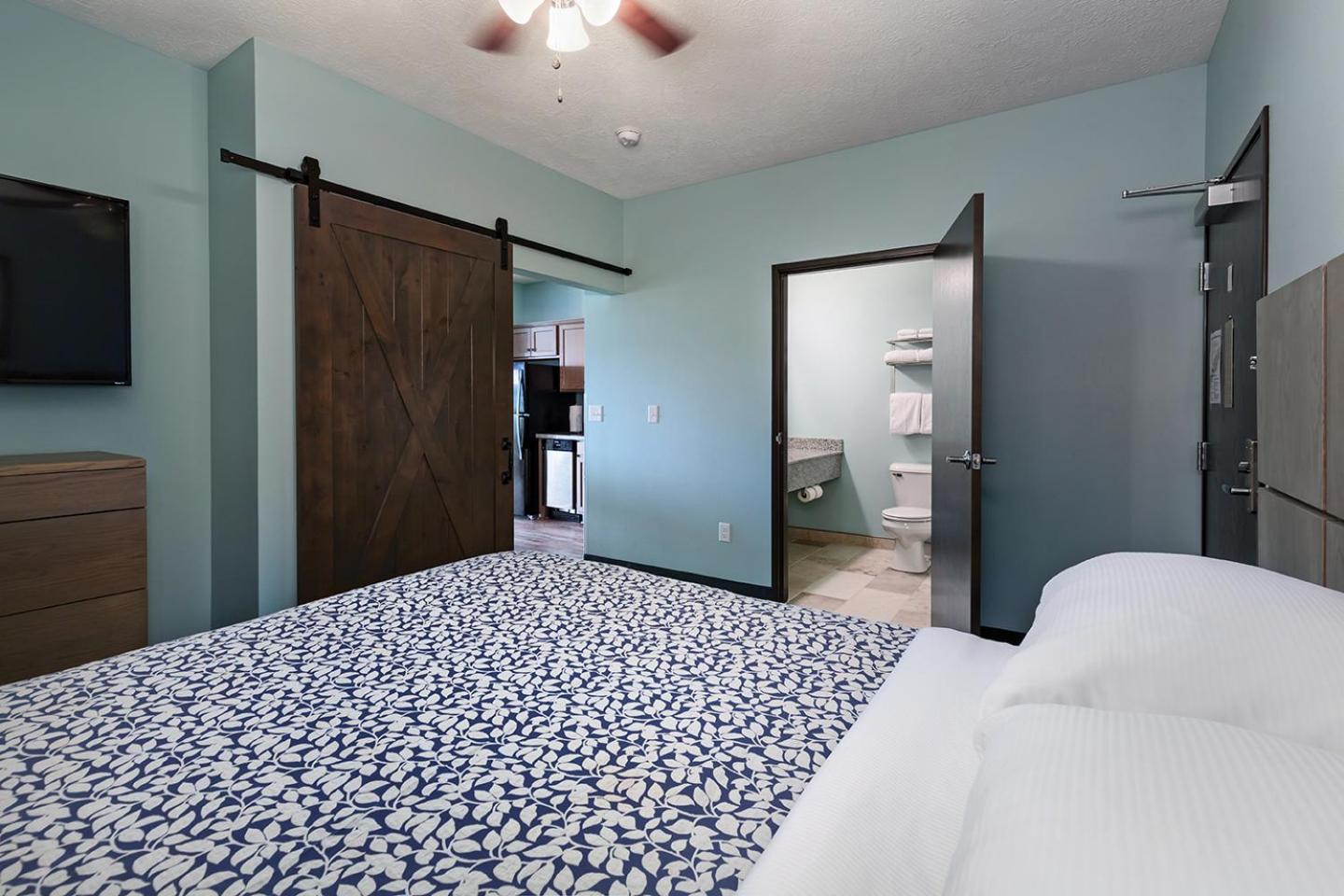 Bridges Bay Hotel 3*